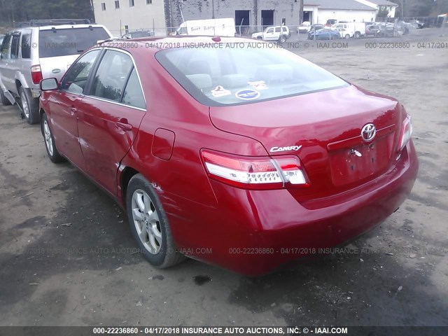4T4BF3EKXBR194181 - 2011 TOYOTA CAMRY SE/LE/XLE RED photo 3