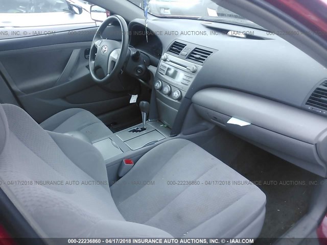 4T4BF3EKXBR194181 - 2011 TOYOTA CAMRY SE/LE/XLE RED photo 5