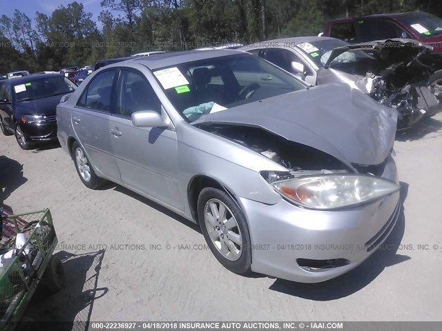 4T1BF30K32U028327 - 2002 TOYOTA CAMRY LE/XLE/SE SILVER photo 1