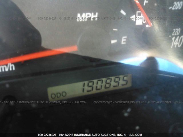 4T1BF30K32U028327 - 2002 TOYOTA CAMRY LE/XLE/SE 银色 照片 7