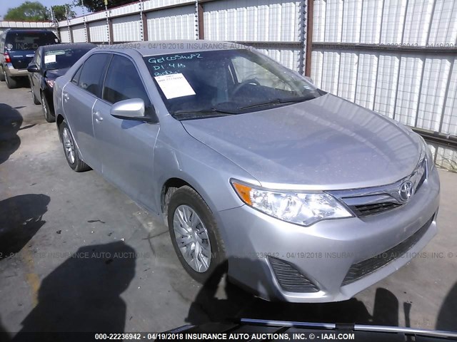 4T1BF1FK2CU036996 - 2012 TOYOTA CAMRY SE/LE/XLE SILVER photo 1