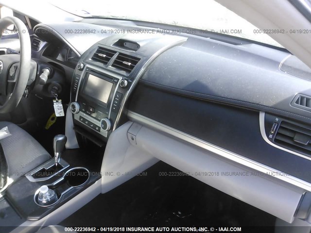 4T1BF1FK2CU036996 - 2012 TOYOTA CAMRY SE/LE/XLE Серебристый фото 5