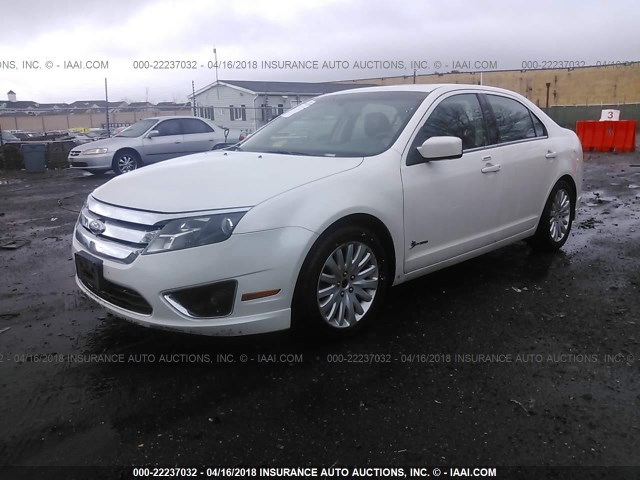 3FADP0L31AR302794 - 2010 FORD FUSION HYBRID WHITE photo 2