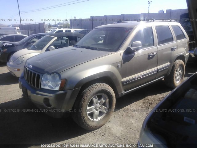 1J4HR48N95C692954 - 2005 JEEP GRAND CHEROKEE LAREDO/COLUMBIA/FREEDOM GOLD photo 2