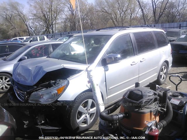 2V8HW64XX9R541074 - 2009 VOLKSWAGEN ROUTAN SEL PREMIUM SILVER photo 2