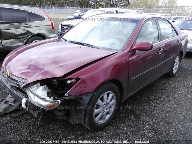 JTDBF30K820010546 - 2002 TOYOTA CAMRY LE/XLE/SE RED photo 2