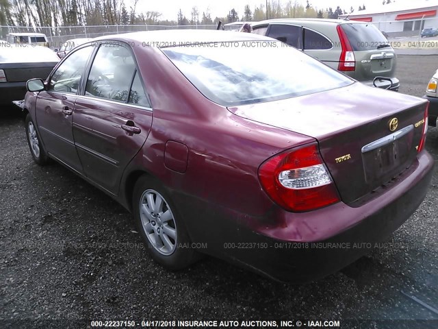 JTDBF30K820010546 - 2002 TOYOTA CAMRY LE/XLE/SE RED photo 3