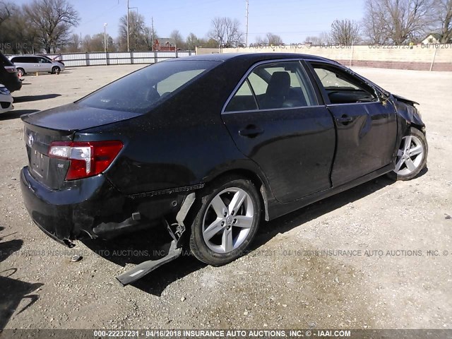 4T1BF1FK4EU412391 - 2014 TOYOTA CAMRY L/SE/LE/XLE 黑色 照片 4