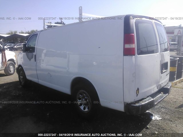 1GCFG15X261236590 - 2006 CHEVROLET EXPRESS G1500  WHITE photo 3