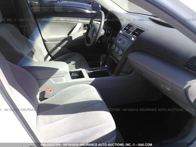 4T1BE46K59U835281 - 2009 TOYOTA CAMRY SE/LE/XLE WHITE photo 5