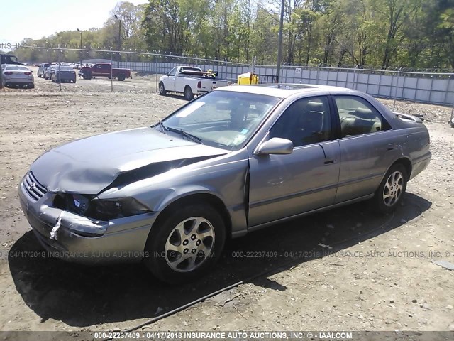 JT2BF28K9X0202797 - 1999 TOYOTA CAMRY LE/XLE Champagne photo 2