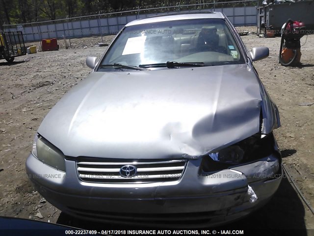 JT2BF28K9X0202797 - 1999 TOYOTA CAMRY LE/XLE Champagne photo 6