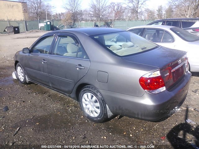 4T1BE32K45U987837 - 2005 TOYOTA CAMRY LE/XLE/SE GRAY photo 3