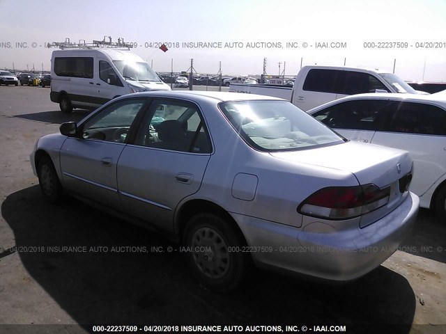 1HGCF866X2A065197 - 2002 HONDA ACCORD VALUE SILVER photo 3