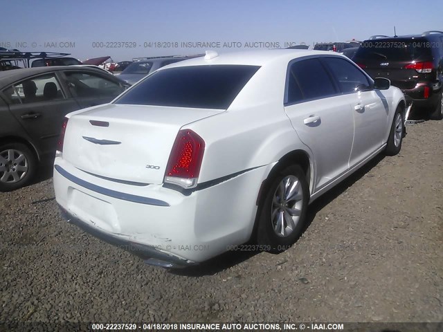 2C3CCAAG8FH891685 - 2015 CHRYSLER 300 LIMITED WHITE photo 4