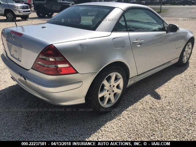 WDBKK49F13F288550 - 2003 MERCEDES-BENZ SLK 230 KOMPRESSOR GRAY photo 4