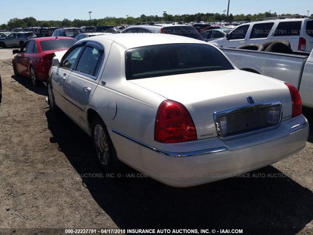 1LNHM82WX7Y617811 - 2007 LINCOLN TOWN CAR SIGNATURE LIMITED WHITE photo 3