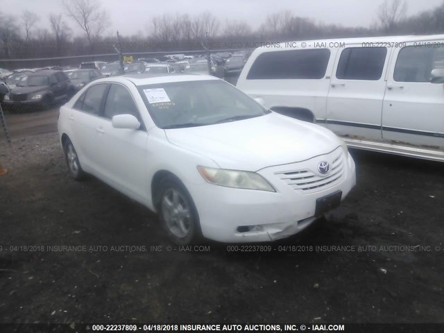 4T1BE46K67U657300 - 2007 TOYOTA CAMRY NEW GENERAT CE/LE/XLE/SE WHITE photo 1