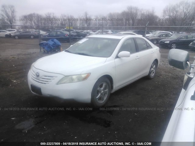4T1BE46K67U657300 - 2007 TOYOTA CAMRY NEW GENERAT CE/LE/XLE/SE WHITE photo 2