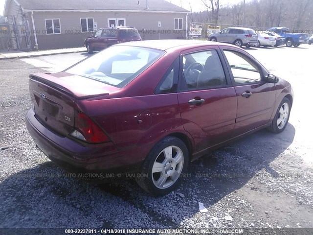 1FAFP38313W277611 - 2003 FORD FOCUS ZTS RED photo 4