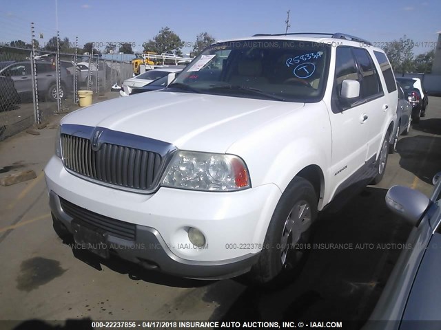 5LMFU27R14LJ21552 - 2004 LINCOLN NAVIGATOR WHITE photo 2