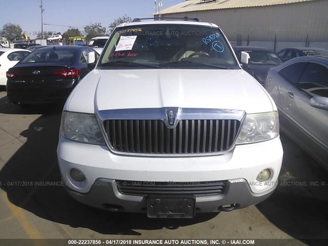 5LMFU27R14LJ21552 - 2004 LINCOLN NAVIGATOR თეთრი ფოტო 6