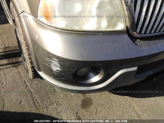 5LMFU28R33LJ02627 - 2003 LINCOLN NAVIGATOR GOLD photo 6