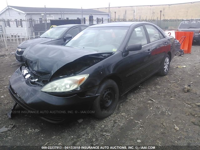 4T1BE30KX2U097924 - 2002 TOYOTA CAMRY LE/XLE/SE შავი ფოტო 2