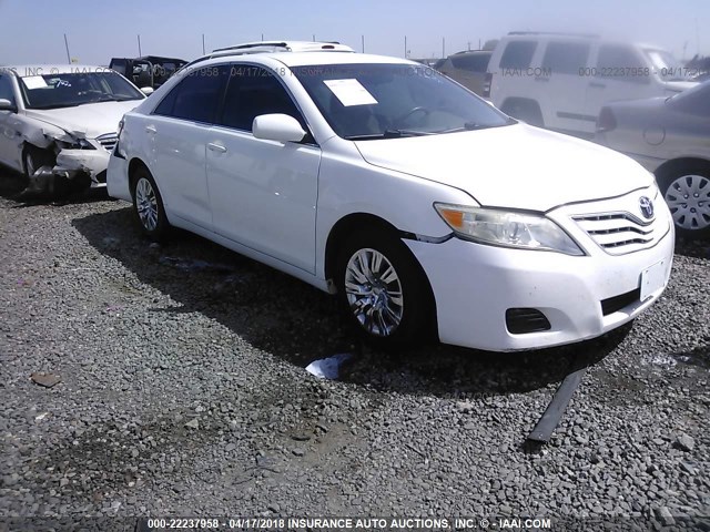 4T1BF3EK0BU632653 - 2011 TOYOTA CAMRY SE/LE/XLE WHITE photo 1