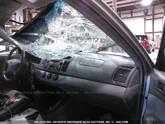 4T1BE32K74U370057 - 2004 TOYOTA CAMRY LE/XLE/SE 锡色 照片 5