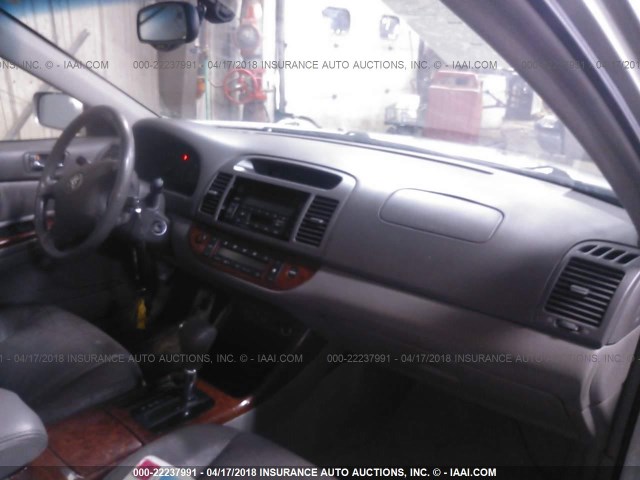 4T1BE30K74U287201 - 2004 TOYOTA CAMRY LE/XLE/SE 银色 照片 5