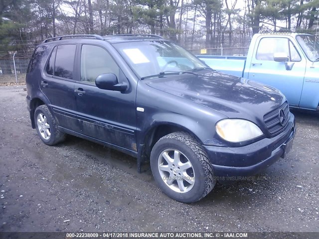 4JGAB72E2XA071071 - 1999 MERCEDES-BENZ ML 430 BLUE photo 1