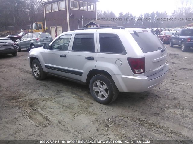 1J4GR48K16C142926 - 2006 JEEP GRAND CHEROKEE LAREDO/COLUMBIA/FREEDOM SILVER photo 3