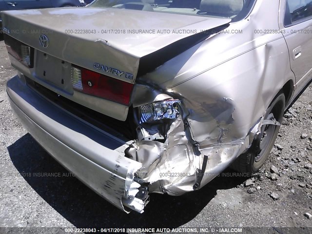JT2BG22K710542043 - 2001 TOYOTA CAMRY CE/LE/XLE 金色 照片 6