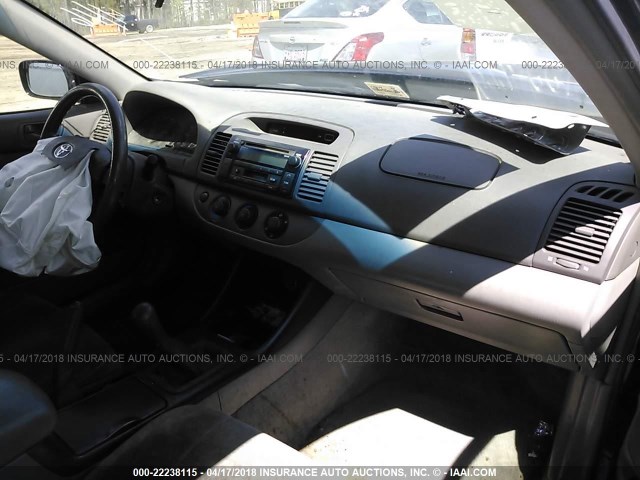 JTDBE32K840296871 - 2004 TOYOTA CAMRY LE/XLE Սև լուսանկար 5