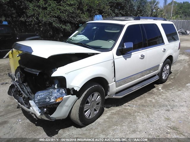 5LMFU27567LJ05719 - 2007 LINCOLN NAVIGATOR WHITE photo 2