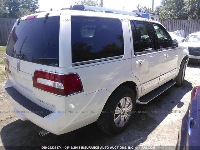 5LMFU27567LJ05719 - 2007 LINCOLN NAVIGATOR WHITE photo 4