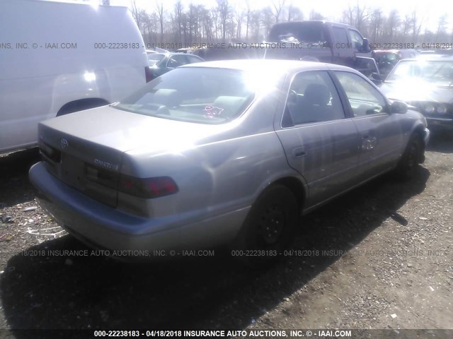 4T1BG22K1WU260371 - 1998 TOYOTA CAMRY CE/LE/XLE GRAY photo 4