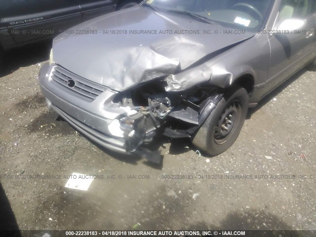 4T1BG22K1WU260371 - 1998 TOYOTA CAMRY CE/LE/XLE GRAY photo 6