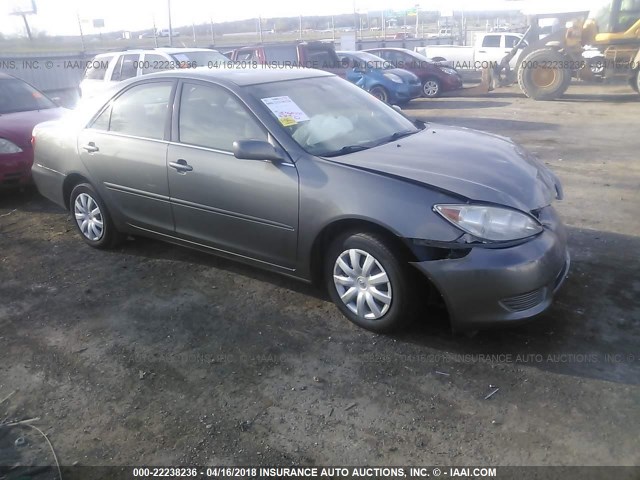 4T1BE32K15U598041 - 2005 TOYOTA CAMRY LE/XLE/SE GRAY photo 1