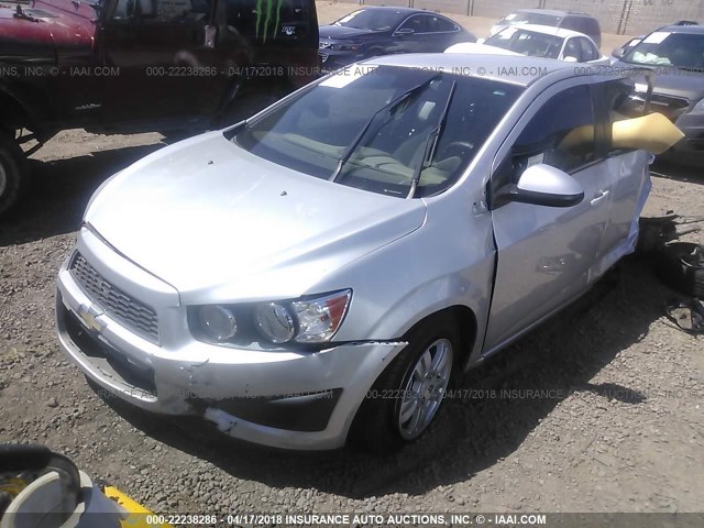 1G1JB5SH9C4188618 - 2012 CHEVROLET SONIC LS 银色 照片 2