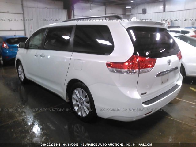 5TDDK3DC4BS029793 - 2011 TOYOTA SIENNA XLE/LIMITED WHITE photo 3