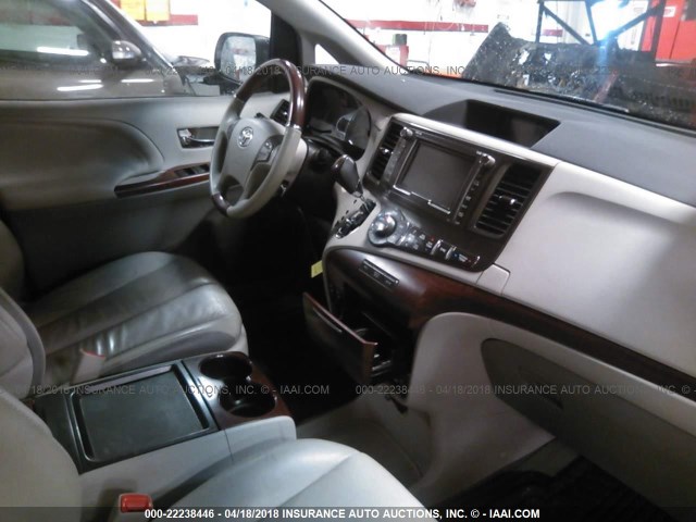 5TDDK3DC4BS029793 - 2011 TOYOTA SIENNA XLE/LIMITED WHITE photo 5