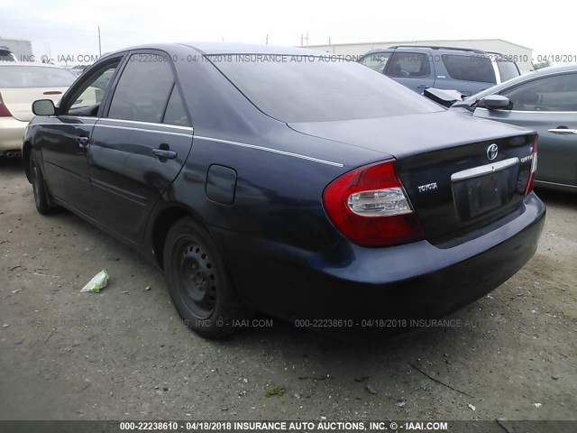 4T1BE32K63U642774 - 2003 TOYOTA CAMRY LE/XLE/SE ლურჯი ფოტო 3