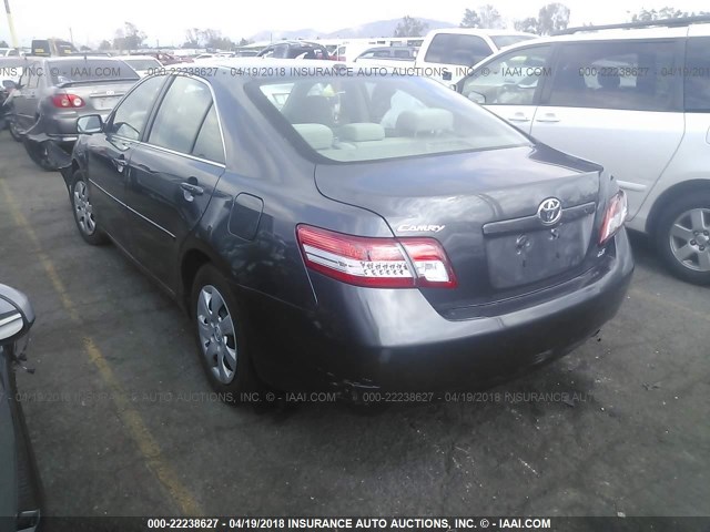 4T1BF3EK2BU703349 - 2011 TOYOTA CAMRY SE/LE/XLE Серый фото 3