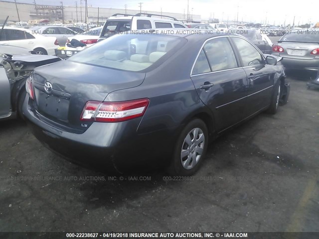 4T1BF3EK2BU703349 - 2011 TOYOTA CAMRY SE/LE/XLE Серый фото 4