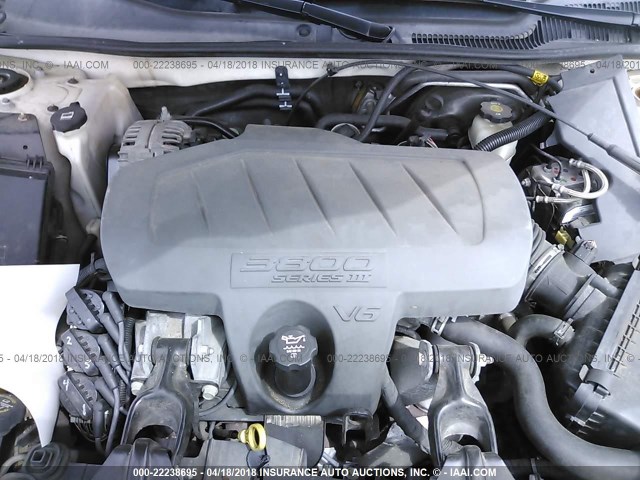 2G2WP582281135302 - 2008 PONTIAC GRAND PRIX WHITE photo 10