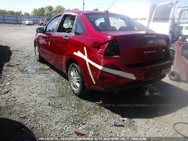 1FAHP3FN1AW122311 - 2010 FORD FOCUS SE RED photo 3