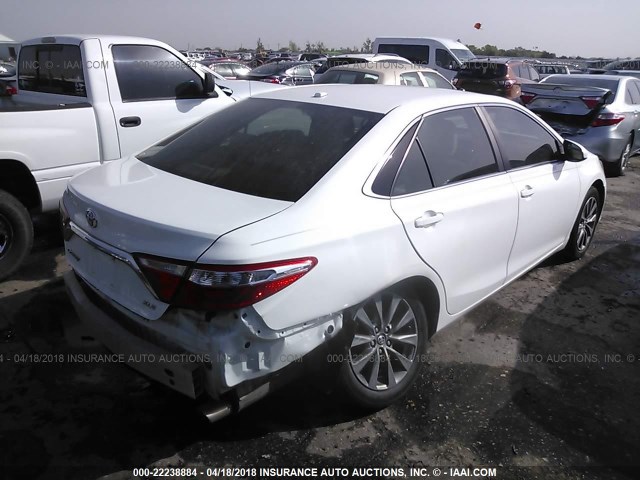 4T4BF1FK0FR460798 - 2015 TOYOTA CAMRY LE/XLE/SE/XSE WHITE photo 4