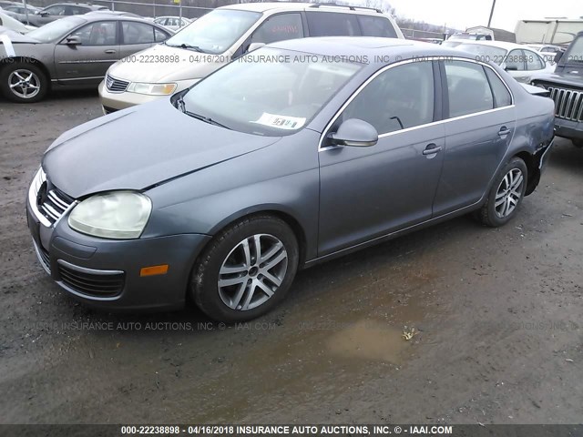 3VWDF71K55M604234 - 2005 VOLKSWAGEN NEW JETTA 2.5L OPTION PACKAGE 2 GRAY photo 2